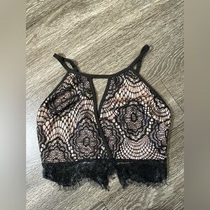 🎁🎁6x $25 Nude x Black Lace Crop